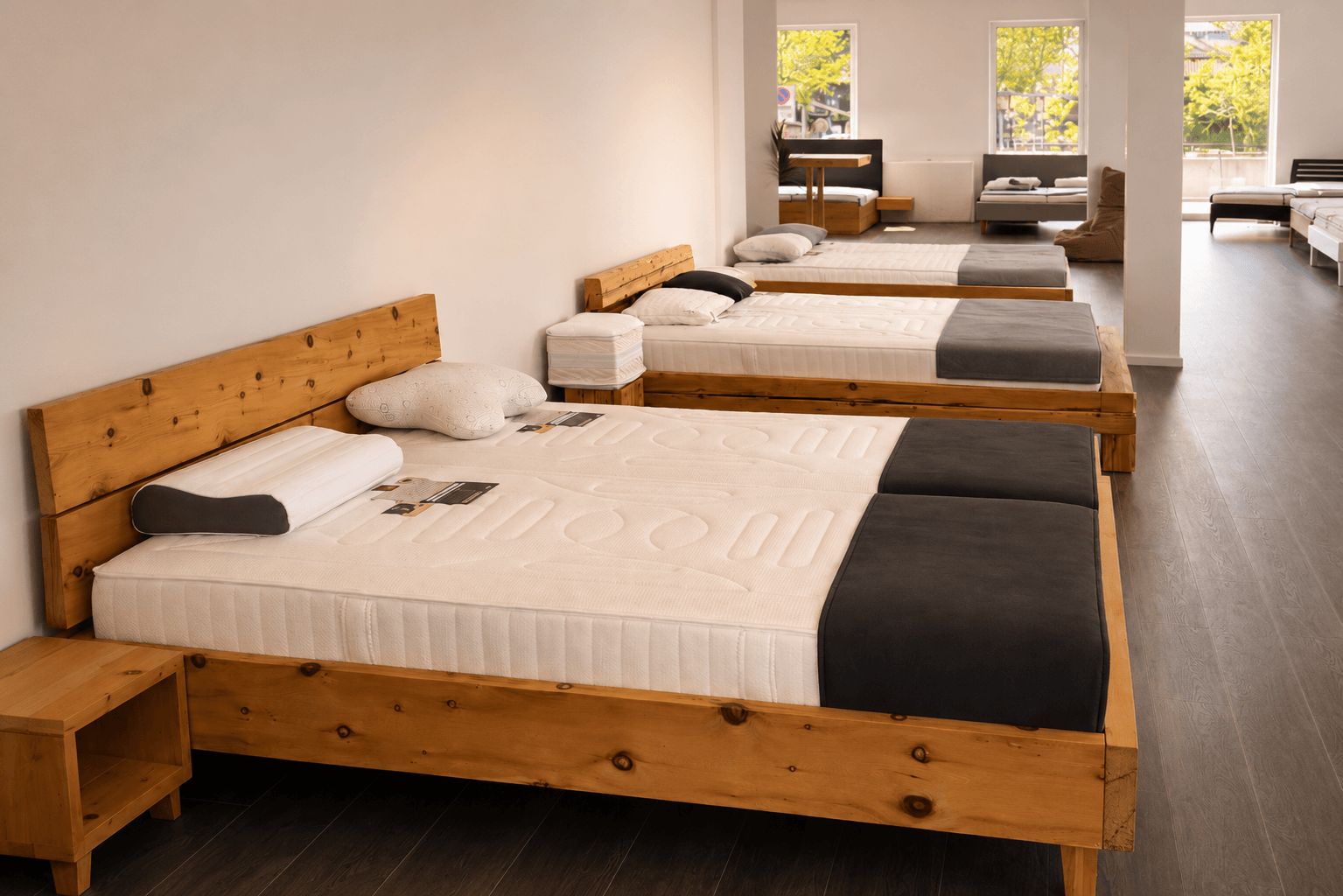 Mara Vital Showroom in Dagmersellen mit Massivholzbetten und Matratzen zum Probeliegen