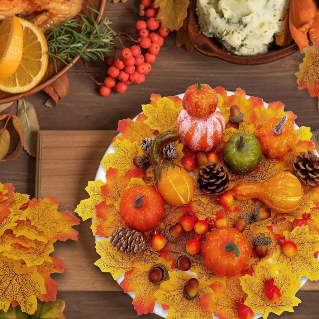 Matratzen kaufen Schweiz, Bettdecken kaufen Schweiz, Kopfkissen kaufen Schweiz Autumnal Table Decor with Pumpkins and Pinecones